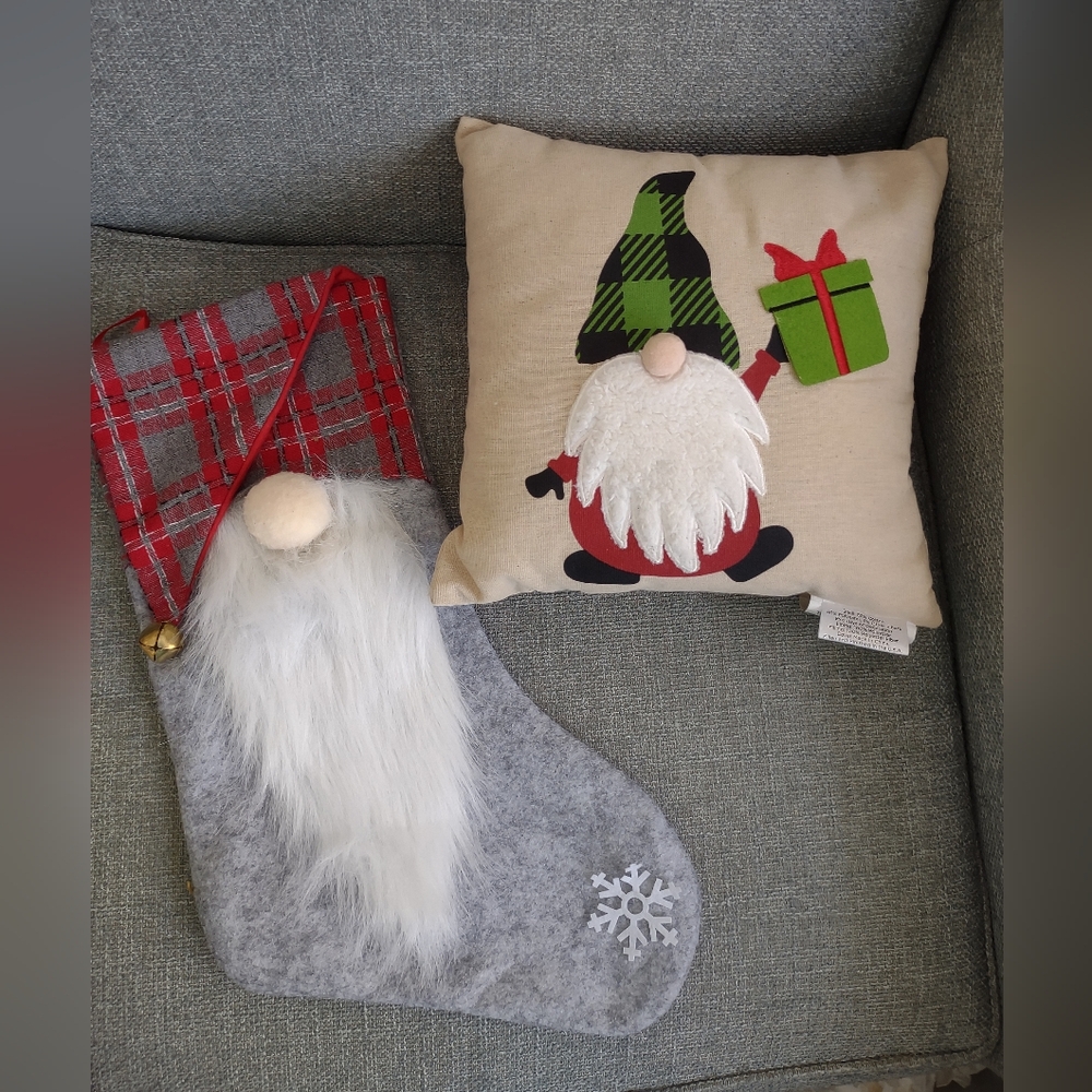 FINAL Price!*Holiday Gnomes Lot